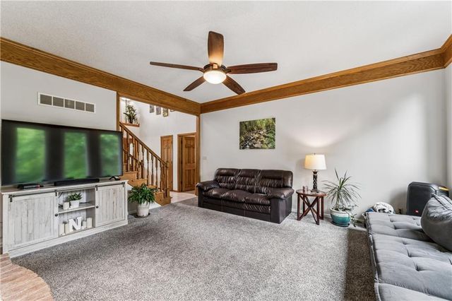 8515 Hallet Street, Lenexa, KS 66215