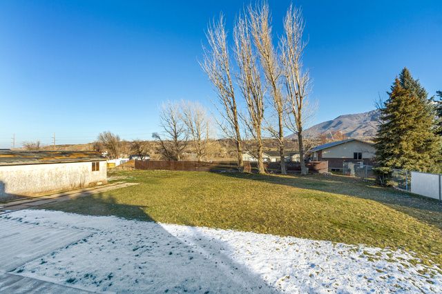 1612 E CANYON DR, South Weber, UT 84405