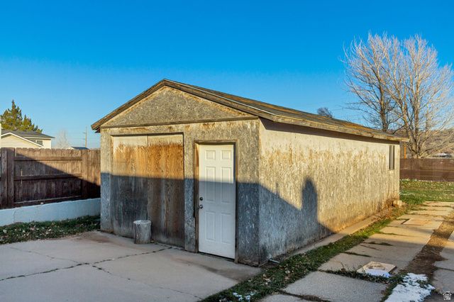 1612 E CANYON DR, South Weber, UT 84405