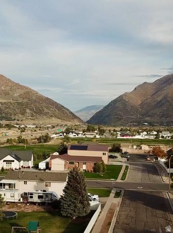 1612 E CANYON DR, South Weber, UT 84405