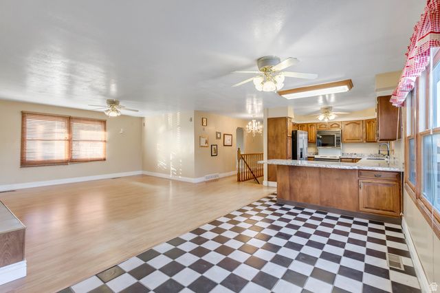 1612 E CANYON DR, South Weber, UT 84405