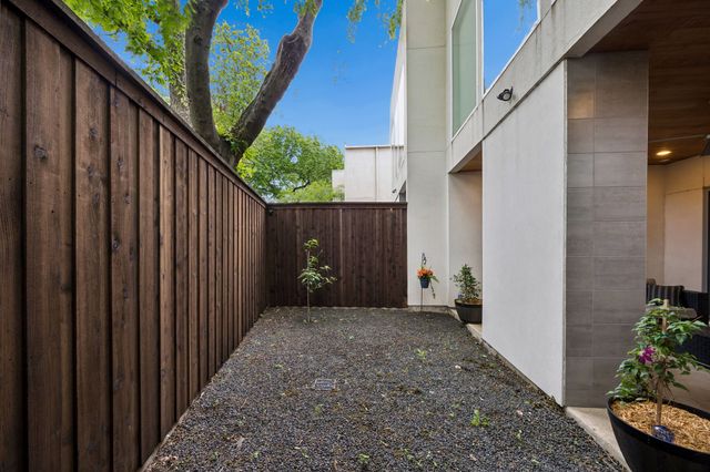 5011 Mission Avenue A, Dallas, TX 75206
