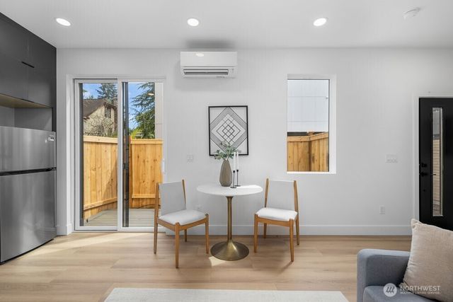 1212 B NE 100th Street, Seattle, WA 98125