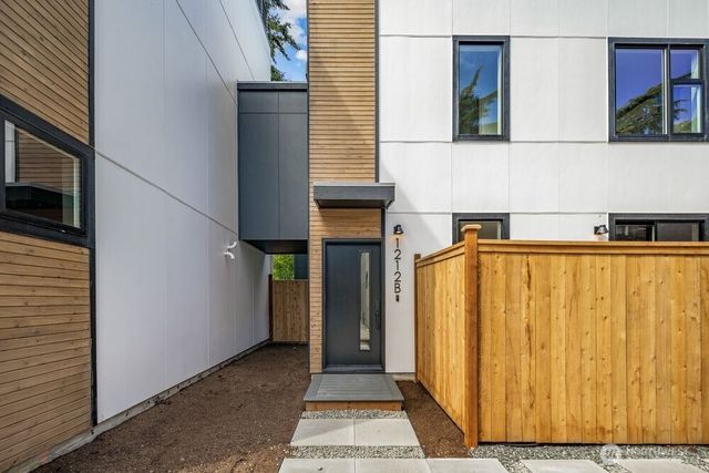 1212 B NE 100th Street, Seattle, WA 98125