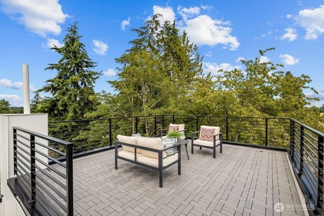 1212 B NE 100th Street, Seattle, WA 98125