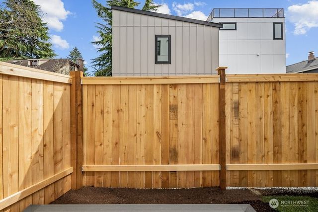 1212 B NE 100th Street, Seattle, WA 98125