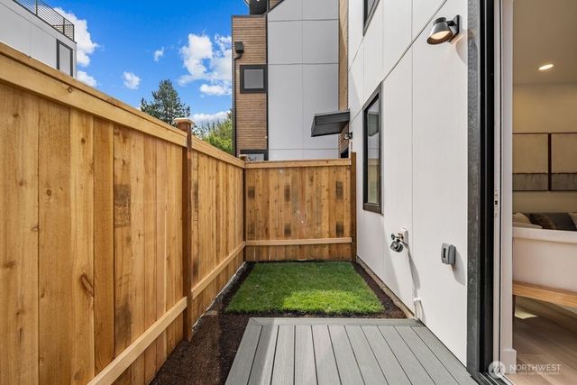 1212 B NE 100th Street, Seattle, WA 98125