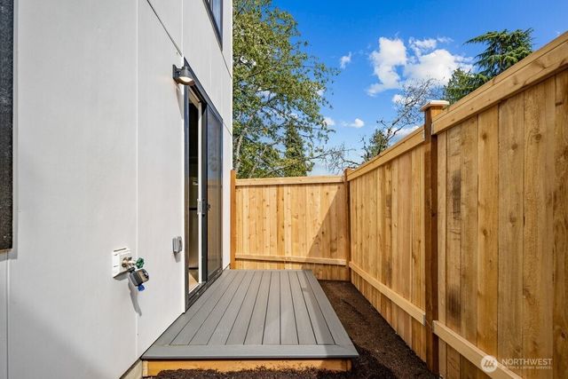 1212 B NE 100th Street, Seattle, WA 98125