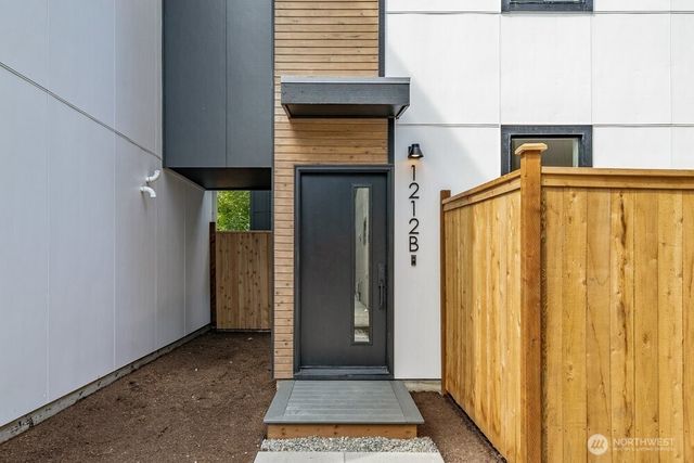 1212 B NE 100th Street, Seattle, WA 98125