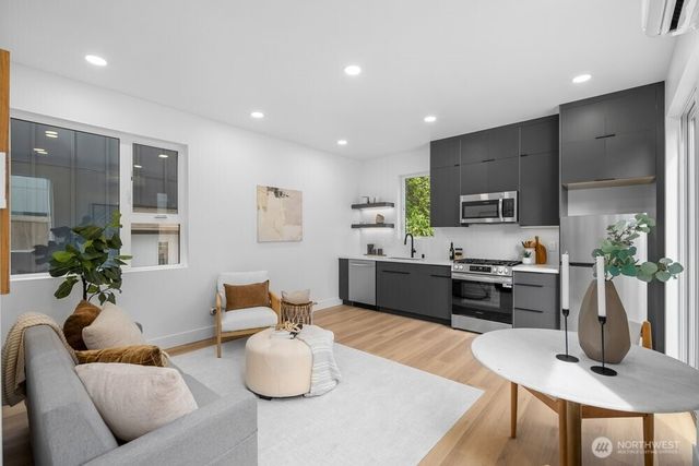 1212 B NE 100th Street, Seattle, WA 98125