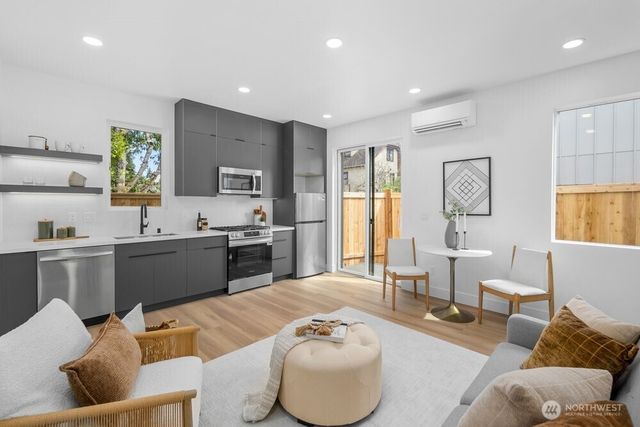 1212 B NE 100th Street, Seattle, WA 98125