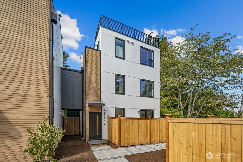 1212 B NE 100th Street, Seattle, WA 98125
