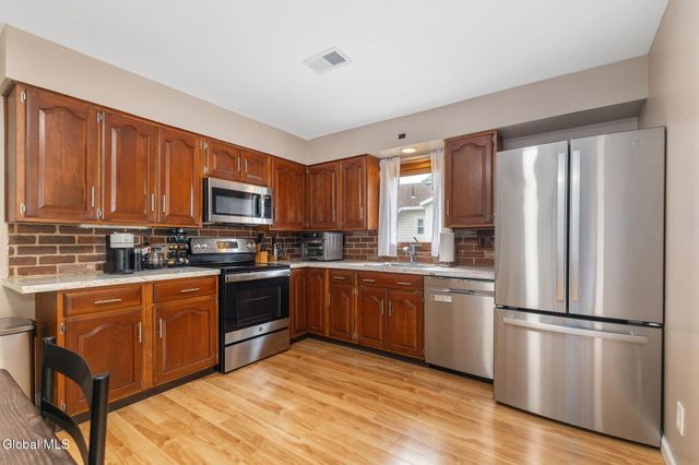 53 Miracle Lane, Colonie, NY 12211