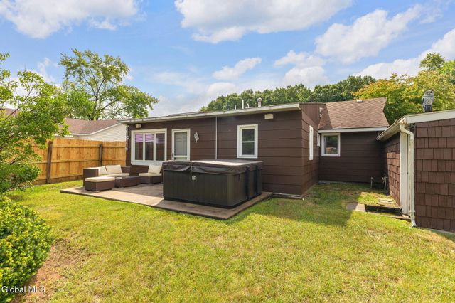 53 Miracle Lane, Colonie, NY 12211