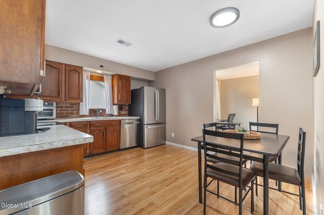 53 Miracle Lane, Colonie, NY 12211