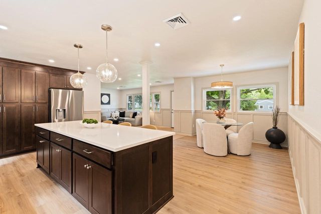 5235 S Oak Ridge DRIVE, New Berlin, WI 53146