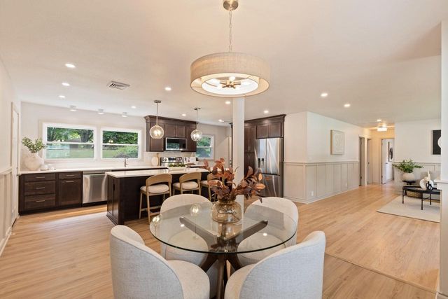 5235 S Oak Ridge DRIVE, New Berlin, WI 53146