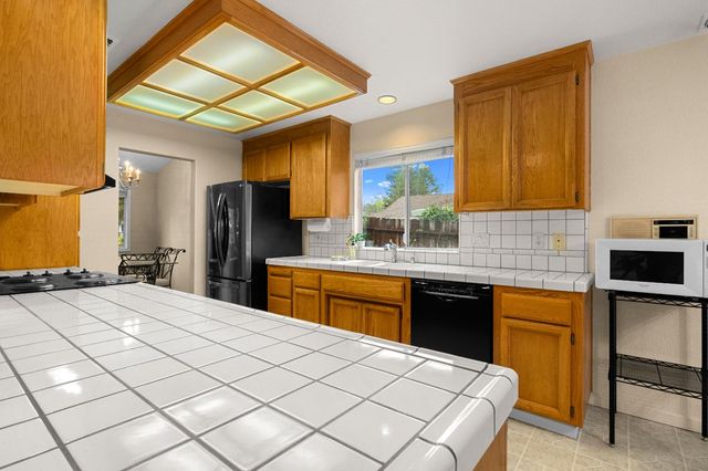 2628 Royal Park Dr, Cameron Park, CA 95682