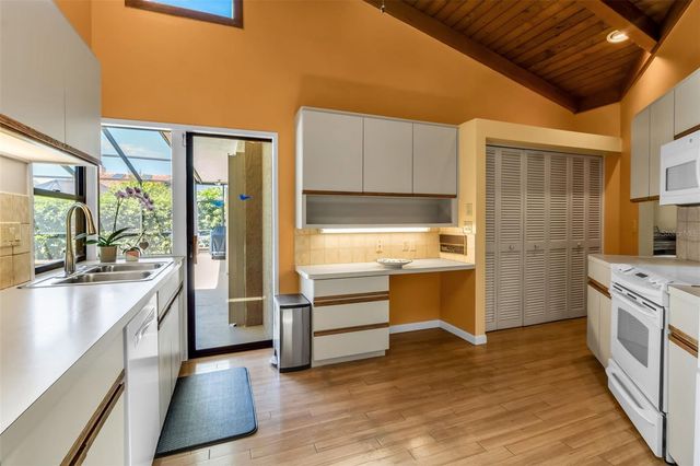 1732 PINE HARRIER CIRCLE, Sarasota, FL 34231