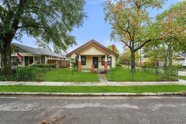 1040 W Cottage Street, Houston, TX 77009