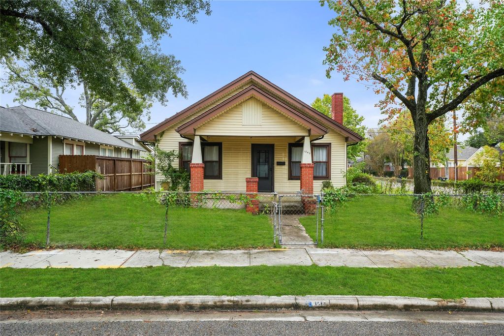1040 W Cottage Street, Houston, TX 77009