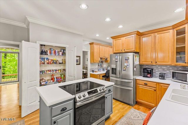 1 Deercreek Private Drive, Kingsport, TN 37660