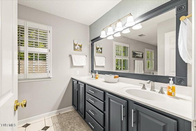 1 Deercreek Private Drive, Kingsport, TN 37660
