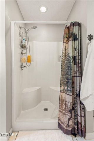 1 Deercreek Private Drive, Kingsport, TN 37660