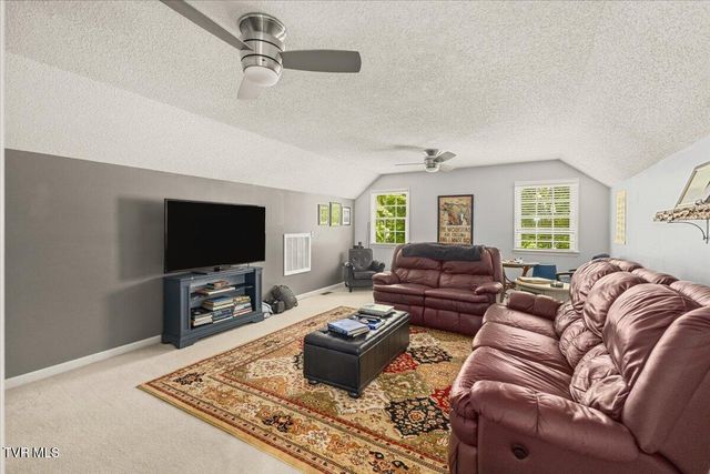 1 Deercreek Private Drive, Kingsport, TN 37660