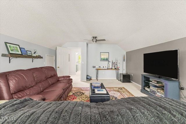 1 Deercreek Private Drive, Kingsport, TN 37660