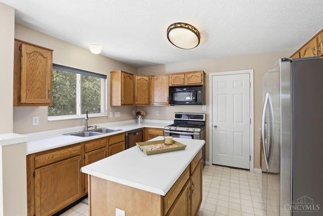 4 Woods Edge Lane, Batavia Twp, OH 45102