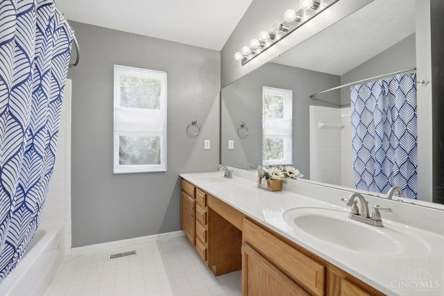 4 Woods Edge Lane, Batavia Twp, OH 45102