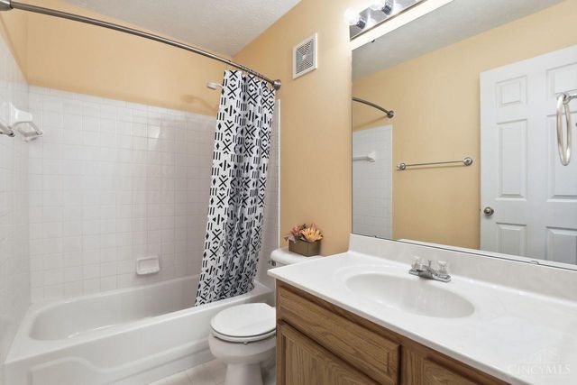 4 Woods Edge Lane, Batavia Twp, OH 45102