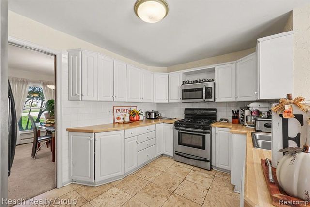 2553 Yorkshire Lane Lane, Bloomfield Hills, MI 48302