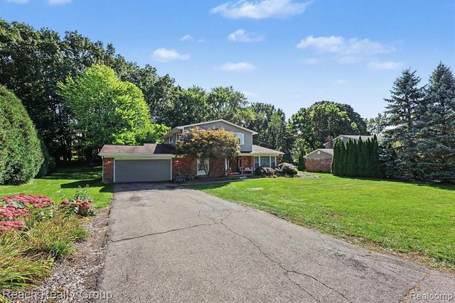 2553 Yorkshire Lane Lane, Bloomfield Hills, MI 48302