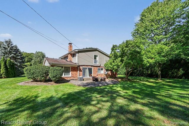 2553 Yorkshire Lane Lane, Bloomfield Hills, MI 48302