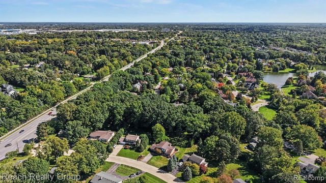 2553 Yorkshire Lane Lane, Bloomfield Hills, MI 48302