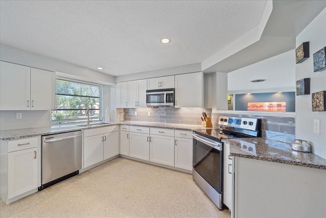 611 VENICE LANE, Sarasota, FL 34242