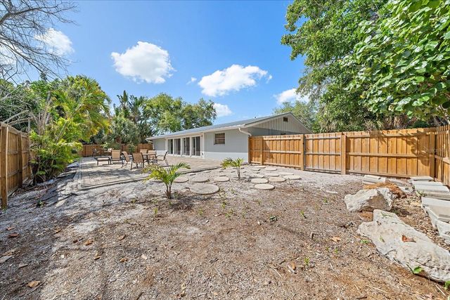 611 VENICE LANE, Sarasota, FL 34242