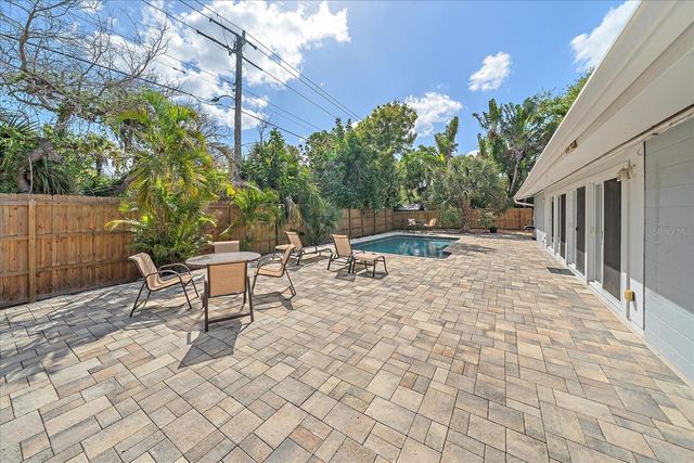611 VENICE LANE, Sarasota, FL 34242