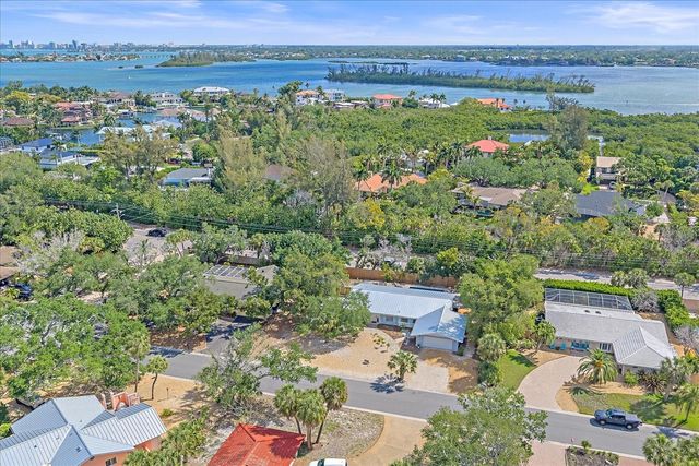 611 VENICE LANE, Sarasota, FL 34242