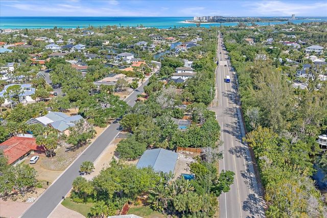 611 VENICE LANE, Sarasota, FL 34242