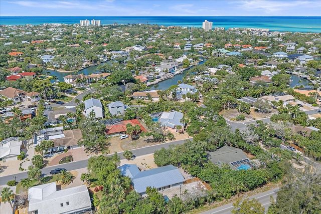 611 VENICE LANE, Sarasota, FL 34242