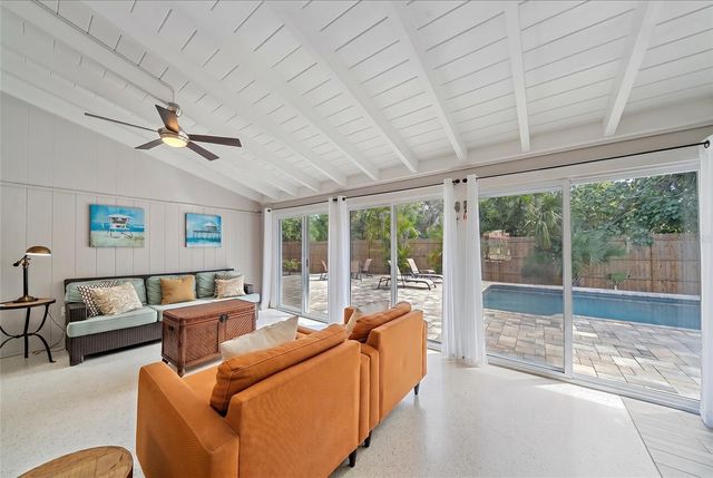 611 VENICE LANE, Sarasota, FL 34242