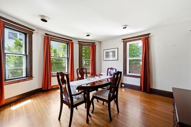 105 Pine St, West Springfield, MA 01089