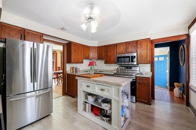 105 Pine St, West Springfield, MA 01089