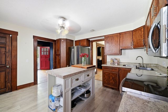 105 Pine St, West Springfield, MA 01089