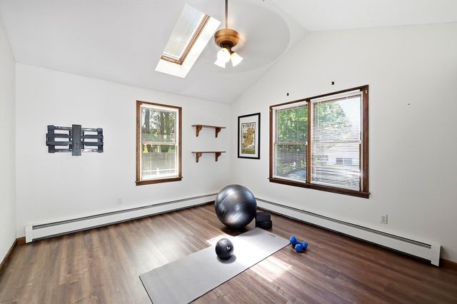 105 Pine St, West Springfield, MA 01089
