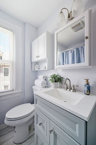 105 Pine St, West Springfield, MA 01089