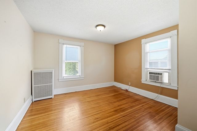 105 Pine St, West Springfield, MA 01089